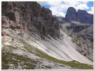 Il sentiero 101b che conduce alla forcella Pian di Cengia