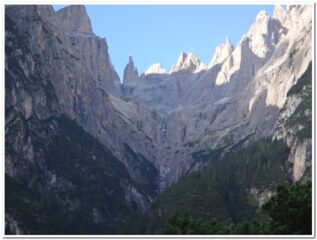 La valle che porta l bivacco Battaglione Cadore
