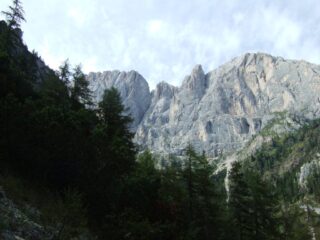 l'imponente parete sud della Marmolada