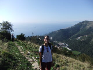 Si sale con vista mare
