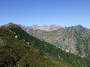 Compare il Mongioie e , a destra , la Punta del Zucco