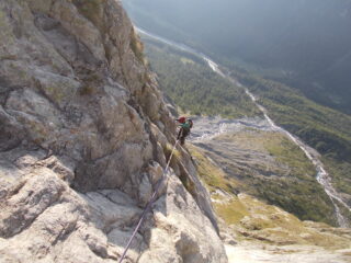 traverso circa a meta' via..