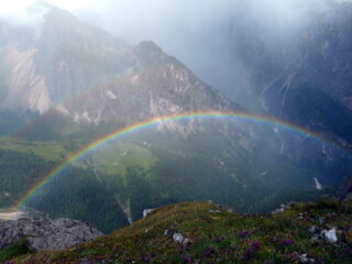 verso nord fa capolino un bel arcobaleno