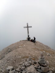 cima nella nebbia