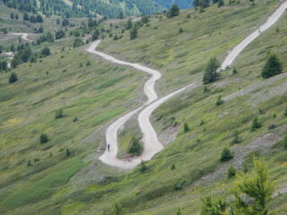 tornanti sul versante sud del Monte Genevris