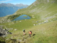sullo sfondo il Lago del Laus 2259 m.