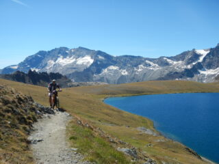 si sale..... con vista sui numerosi laghi
