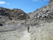 tratto di sentiero cancellato da una frana