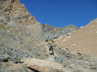 il ripido e impervio tratto di salita sotto il Colle Leynir