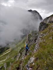 Il breve tratto con funi sotto la cima
