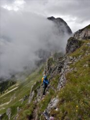 Il breve tratto con funi sotto la cima