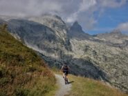 Scorci sulla Rocca salendo verso la Colletta