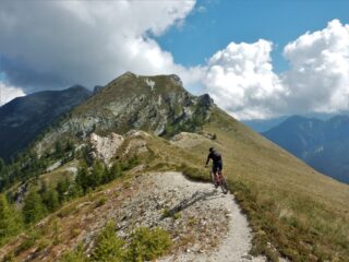 Inizio discesa poco sotto la cima