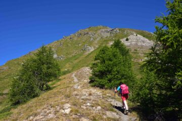 Salendo lungo la cresta Sud-Est del M.Saron