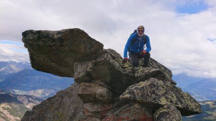 Blocchi equilibristi in cresta