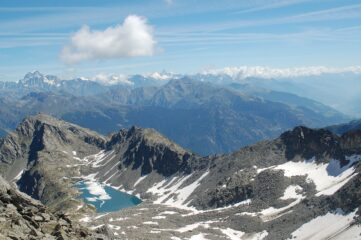Lago di Pietra Rossa da poco sotto la cima
