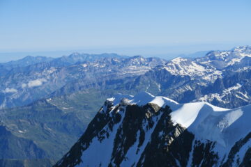 il rifugio Gouter sembra in bilico sulla cresta