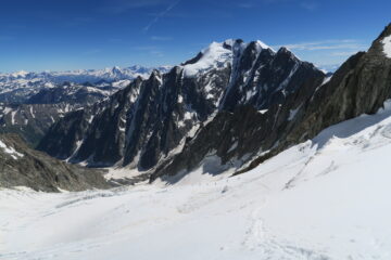alpinisti in discesa verso il Gonella