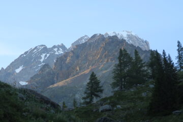 con un ultimo sguardo verso l'alto si conclude una lunga giornata