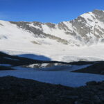 ho raggiunto la cresta dal pendio innevato sulla sinistra