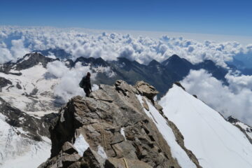 in salita lungo la cresta