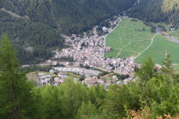 il villaggio di Cogne salendo verso la Tsaplana