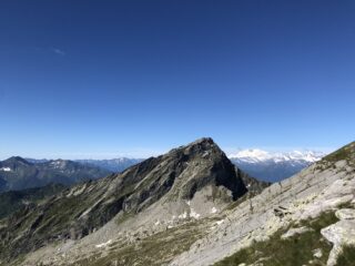 uno sguardo indietro verso il passo Campeia e la cima Campelli