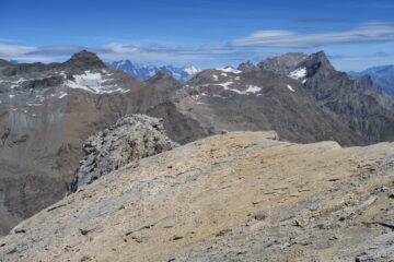 dalla cima più alta verso quella con la Madonnina