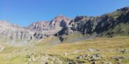 Al centro la Rossa della Grivola