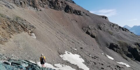 Discesa dal colle con i nevai aggirabili