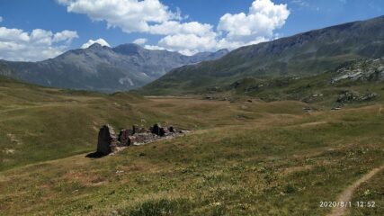 La piana al Piccolo Moncenisio con il rifugio