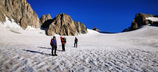 Luigi, Angelo e Anna Maria in salita verso il Col du Gros Rognon