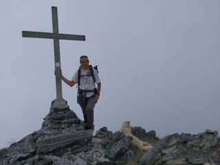 In vetta avvolta dalle nebbie