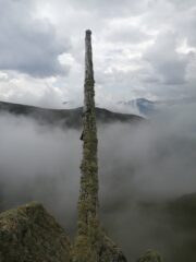 Il curioso palo infisso sulla cima della Guglia