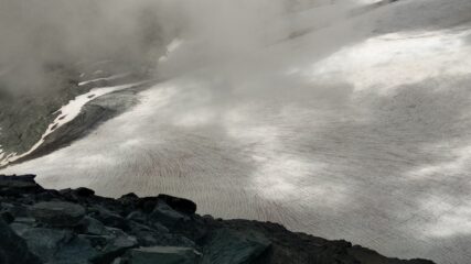 Alghe rosse sul ghiacciaio