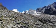 L'arrivo al rifugio con la meta sullo sfondo a sx