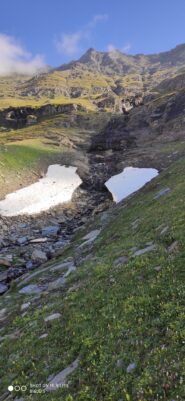 Neve residua in un canalone