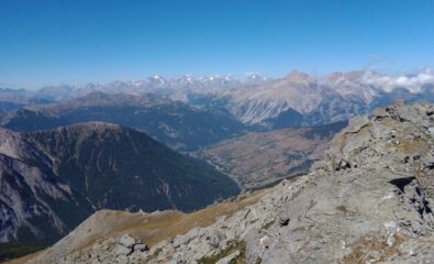 Arrivati al passo la vista spazia sino ai ghiacciai degli Ecrins
