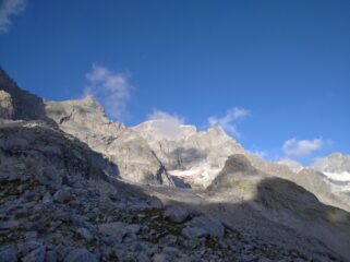 Il vicino, più grande, Cengalo.