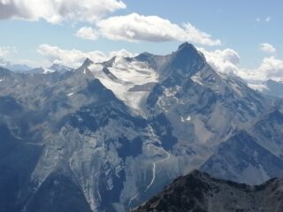 23/8/2020, Grivola e Ghiacciaio del Trajo (al centro si nota l'accumulo di un grande crollo roccioso avvenuto nel 2017)