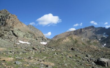 In vista del colle e della punta