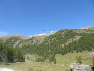 già pochi minuti dopo la partenza è visibile la nostra meta (qui segnata con il bollino rosso)