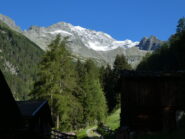 Dal parcheggio si vede il rifugio