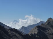 spunta il Viso: in primo piano la cresta che dall'Albergian porta al Gran Mioul (primo a destra)