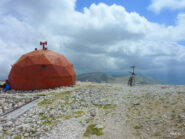 il bivacco Pelino appena sotto la cima
