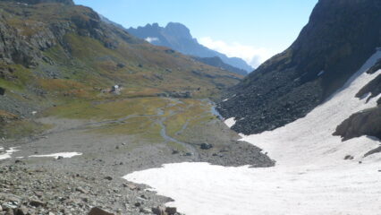 Il rifugio Cibrario dal sentiero per il colle Sulè