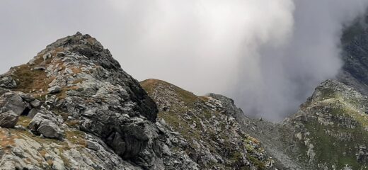 Sulla dx la serpentina finale per giungere al Colle Trione