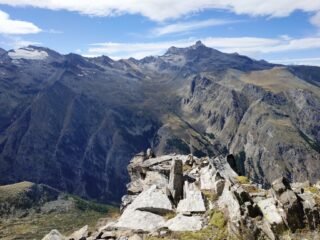 Ometti salendo la cresta e gruppo della Grivola.