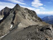 Punta Garzotto in primo piano col versante di salita (F).