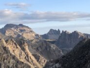 A sx il Thabor, a dx le rocche de Le Grand Seru, al centro le rocche de Le Cheval Noir